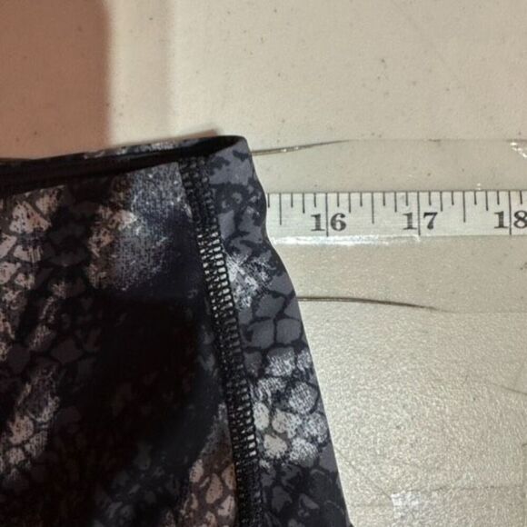 NWT Peach Reversible Capri Crop pants Black Viper Snake Print XL MSRP 79$ - Picture 7 of 10